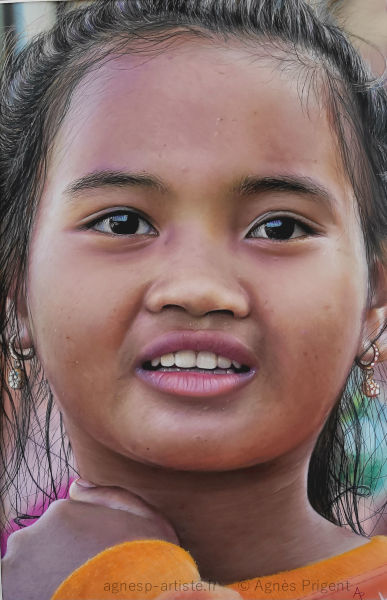 Fillette cambodgienne en pastel sec en gros plan réalisé en pastel sec par Agnès Prigent